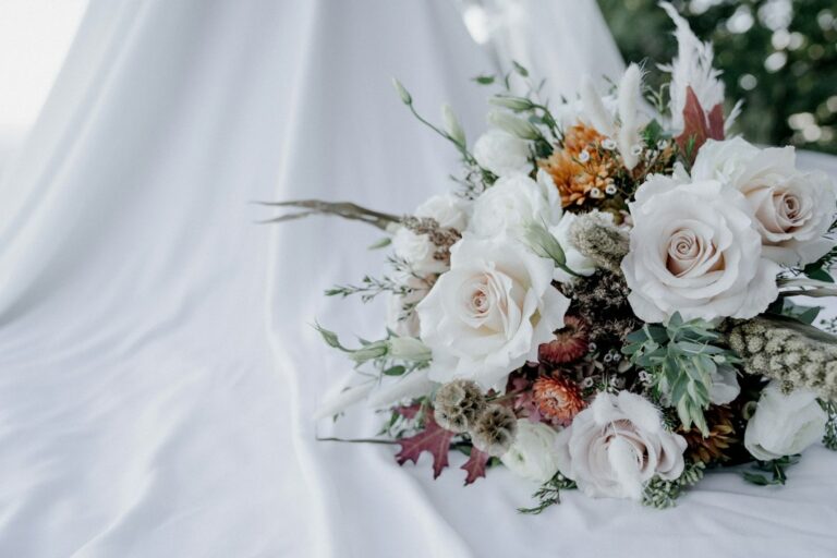 Ramo de novia en tonos blancos y rosas