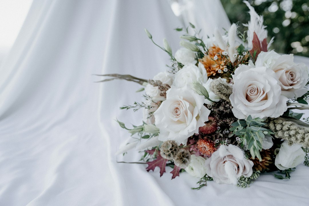 Ramo de novia en tonos blancos y rosas